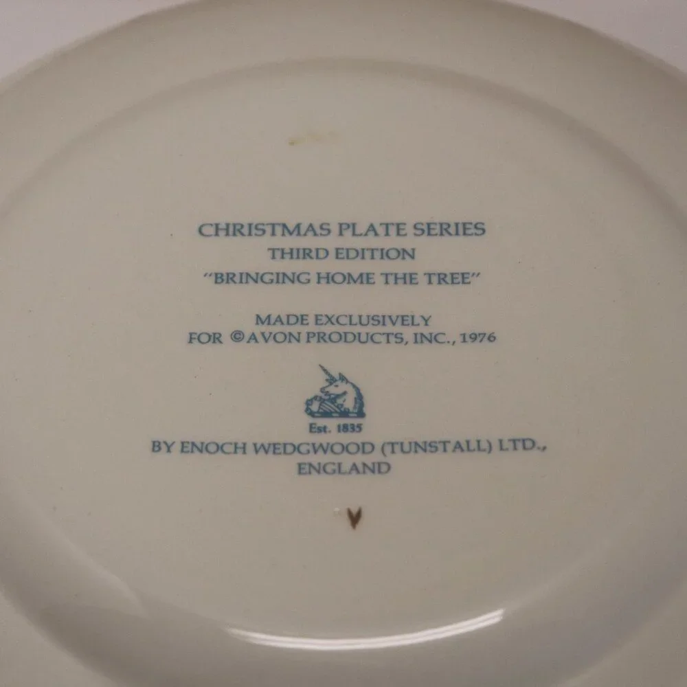 Avon Christmas Plate Bringing Home the Tree 1976 made by Enoch Wedgewood England